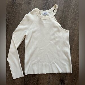 NEW! 525 cream cutout sweater. Medium.